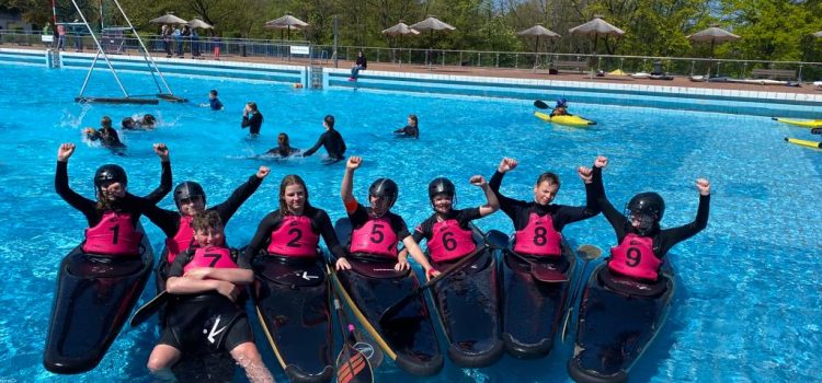 Mit Vollgas in die Saison gestartet Die Schülermannschaft der WSF Liblar im Grugabad Essen